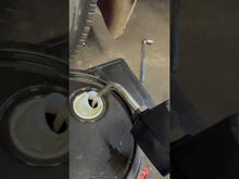 Charger et lire la vidéo dans la visionneuse de la Galerie, Adaptateur de batterie Milwaukee 18V vers MacNaught 18V (pompe, pistolet à graisse)