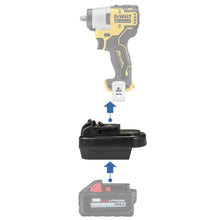 Lade das Bild in den Galerie-Viewer, Milwaukee 18V zu DeWalt 12V Batterieadapter
