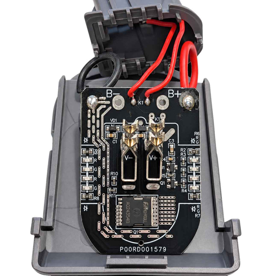 Akkuadapter Einhell 18V PXC auf Dyson V7: Das Innere des Adapters