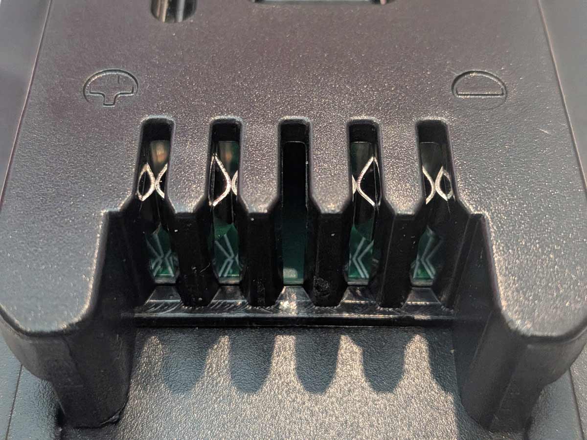 Einhell 18V PXC to Milwaukee M18 battery adapter - close-up of the Milwaukee tool-side connection, four copper contacts