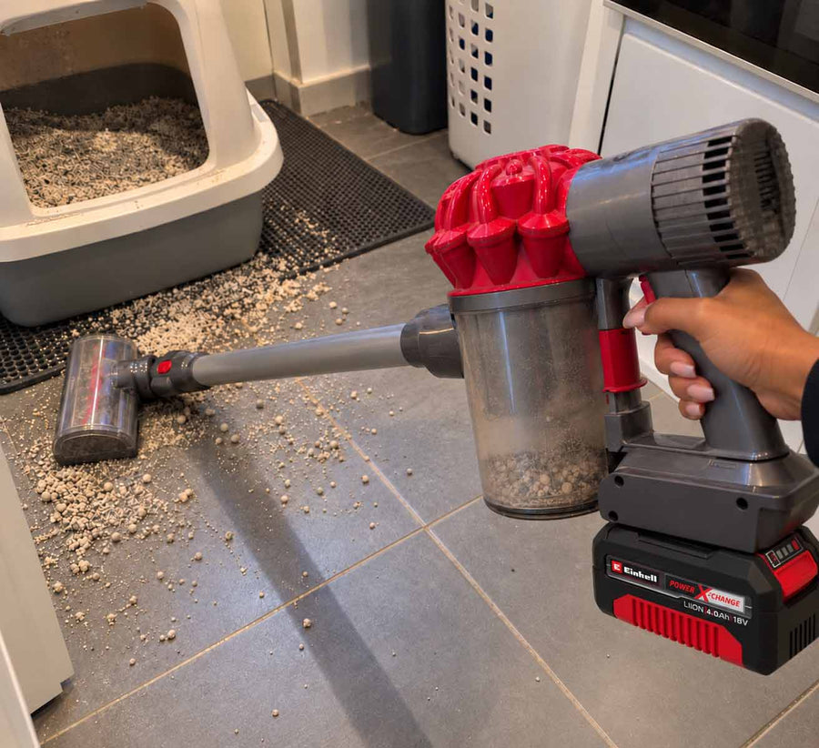 Einhell 18V PXC to Dyson V6 battery adapter: In the hand