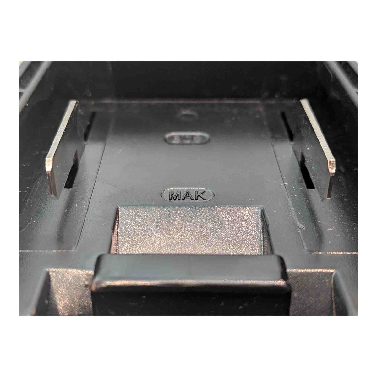 Makita 18V to DeWalt 20V (Lithium) Battery Adapter